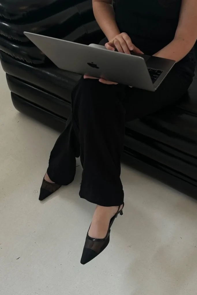 a-women-wearing-black-formal-outfit-working-on-laptop-as-a-freelance-digital-marketing-expert-in-dubai